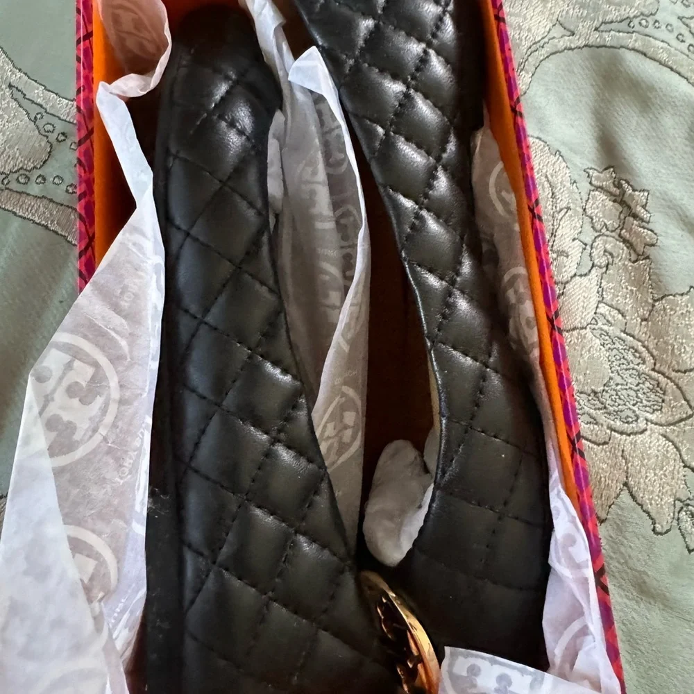 LIKE NEW TORY BURCH FLATS - Picture 8 of 9